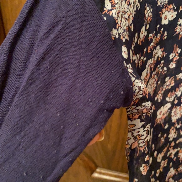 Cute light and flowy shirt size L - Picture 5 of 5